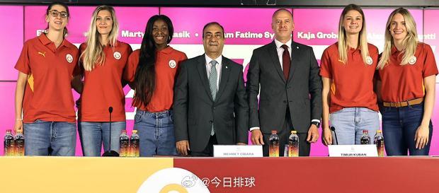 国际排球动态9月19日，土耳其加拉塔萨雷女排俱乐部为埃琳·蒂默曼(Eline