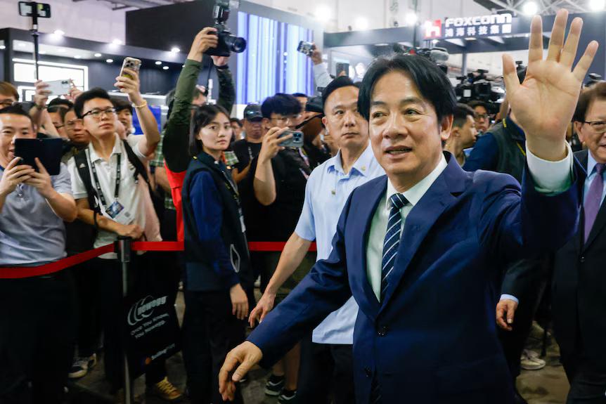 据澳大利亚广播公司10月7日报道，赖清德接受美国保守派广播节目主持人采访时表示，