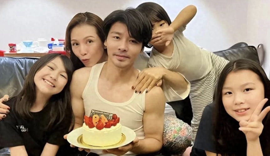 46岁蔡少芬高龄产子如今和张晋带5岁儿子逛漫展超幸福