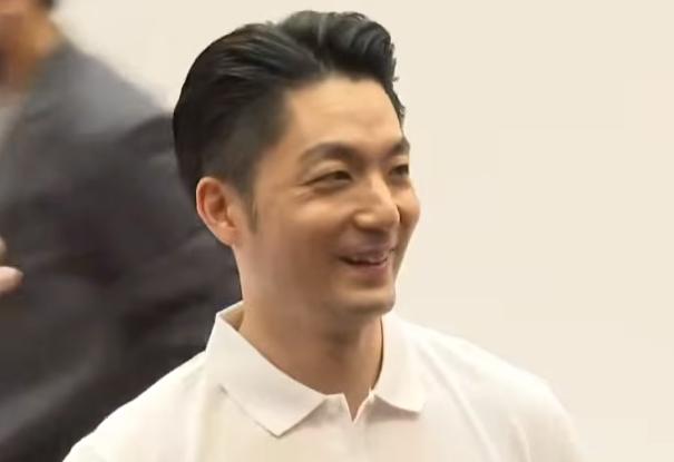 台北市长蒋万安今天上午与国民党议员参选人合拍形象照，会前接受媒体联访。他表示，完
