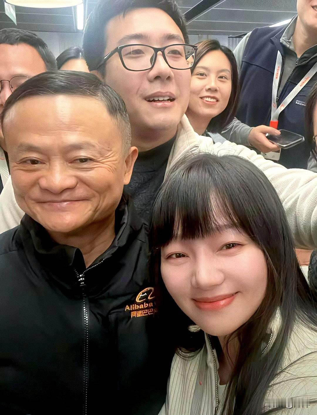 成功的人都会受到很多人的崇拜。