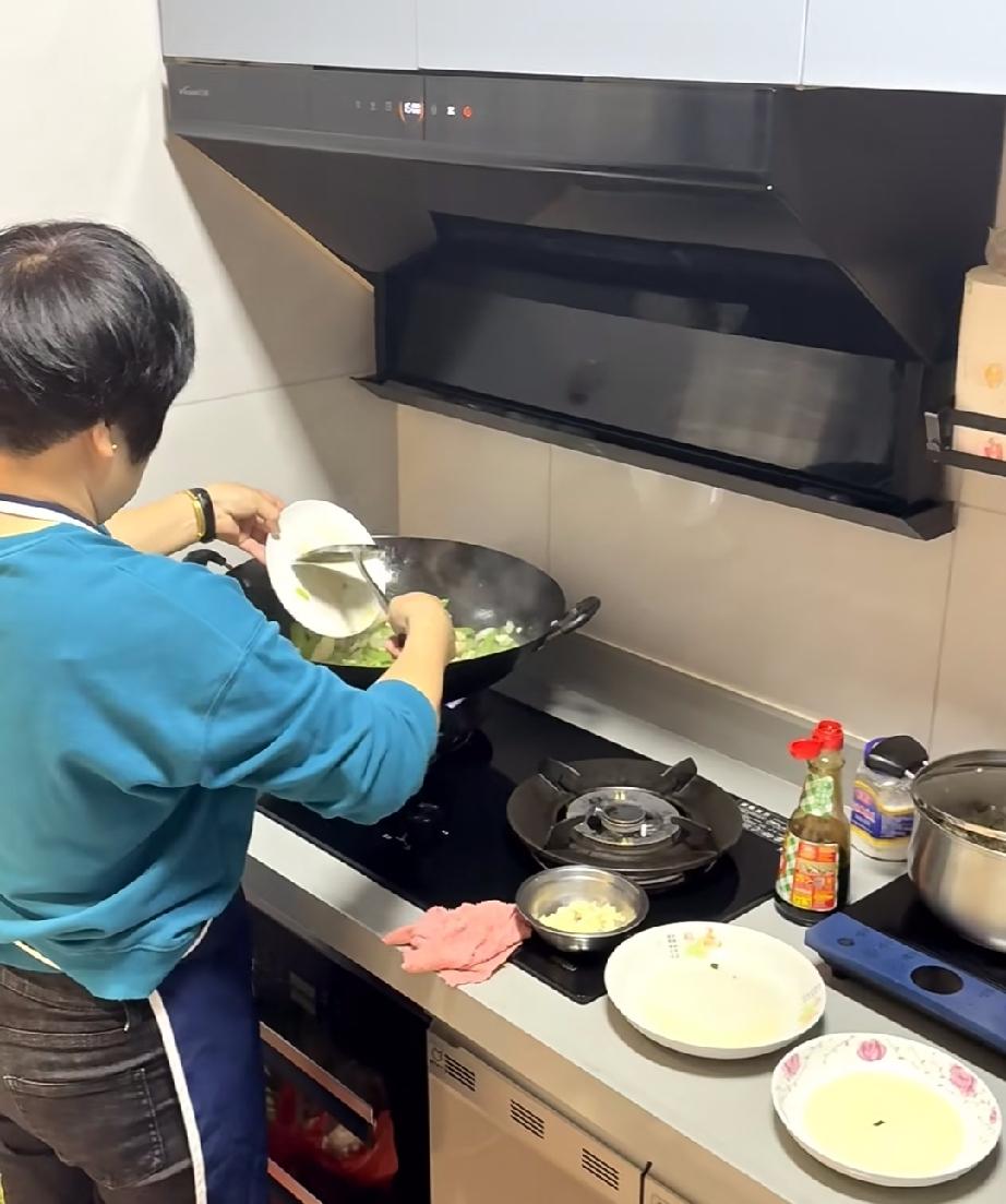 今天发了一通火，八年了，实在没忍住。儿子结婚八年，饭全是我做的。儿媳妇不会，
