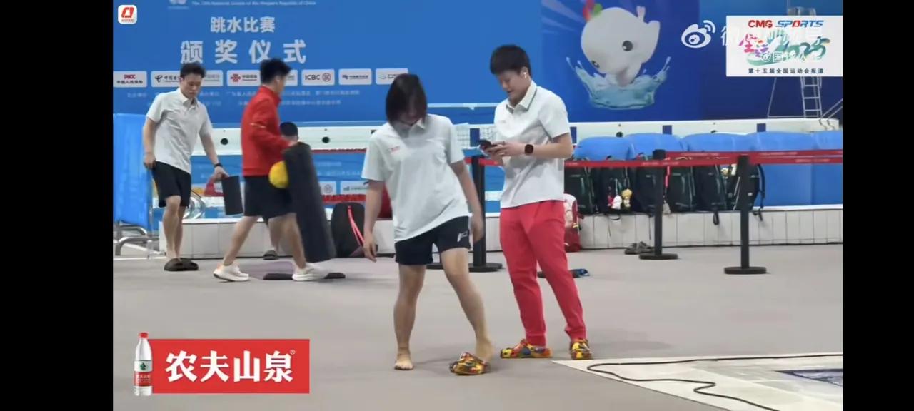 全运会跳水项目11月2日比赛，11月1日全红婵和队友在比赛场地，进行适应性训练