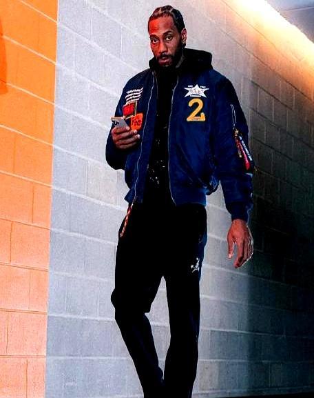 球队在附加赛边缘挣扎，教练却给场均28分的核心下了死命令。泰伦卢直接摊牌，