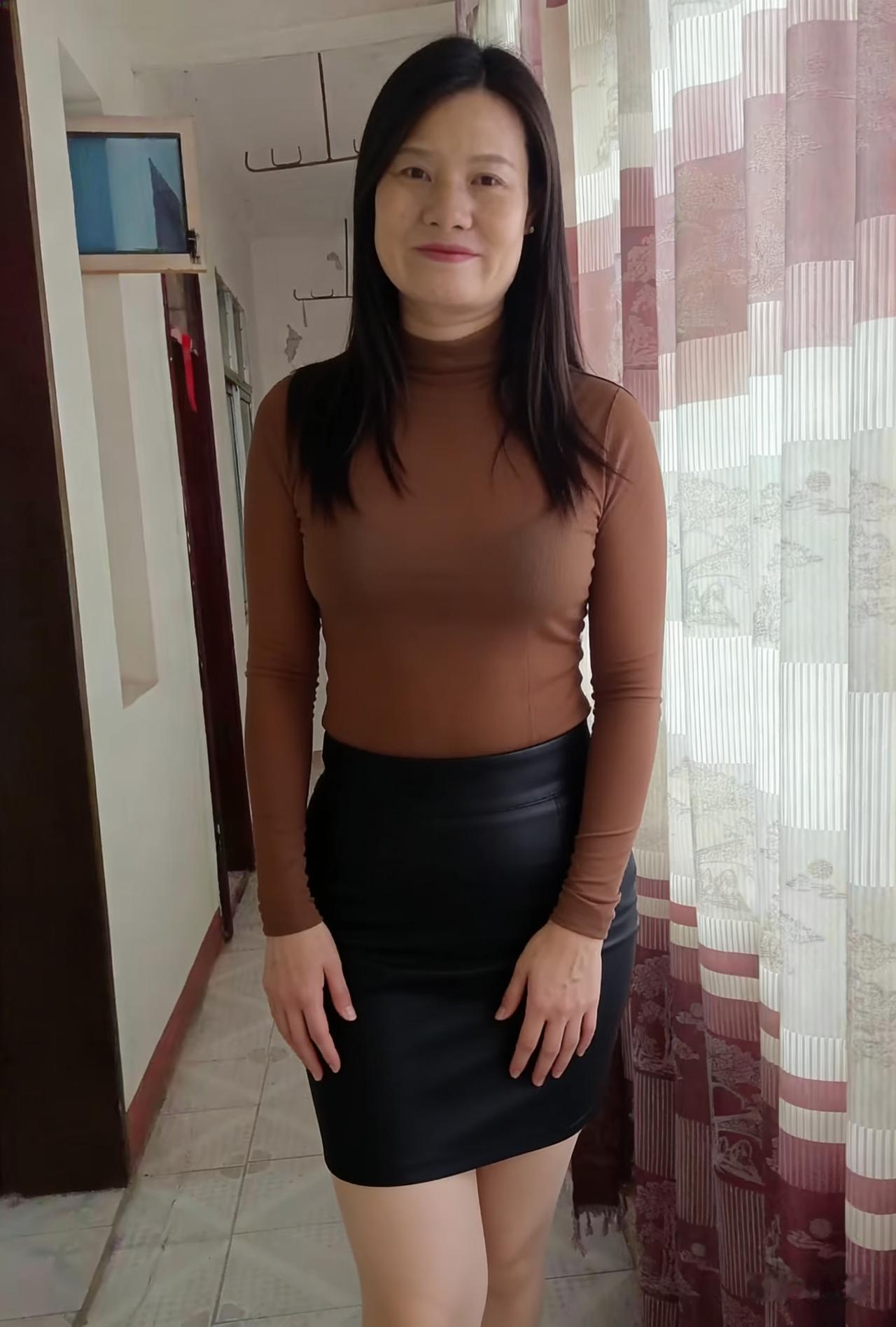 春风入室，衣影斑斓