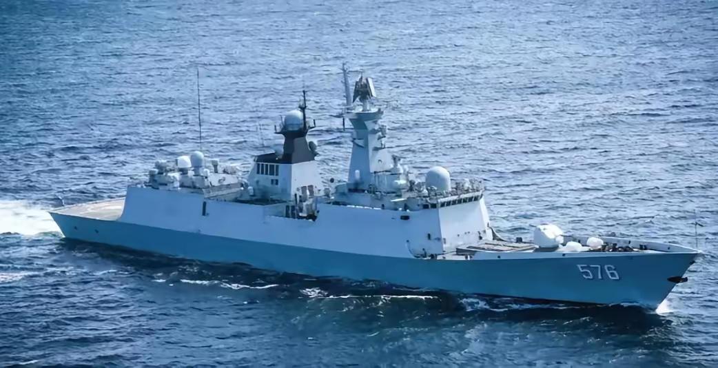 无视美军封锁禁令，4艘中资油轮准备驶出，原来054A护卫舰来撑腰了！​4月12