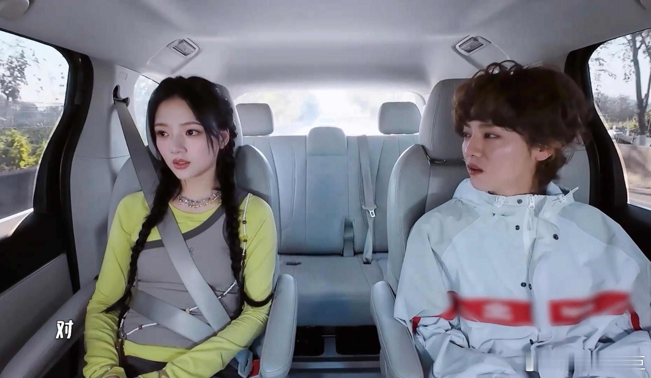 鹿晗任敏好刻板的i人哈哈哈哈哈两个i人同框的社交状态太真实，鹿晗努力开口却只憋