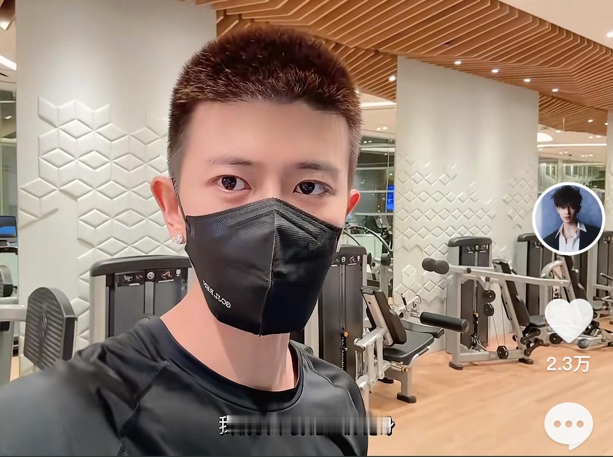 任嘉伦任嘉伦自律boy每天最后一站都是健身房