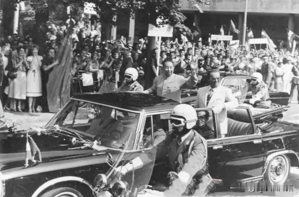 1978年8月22日上午，华国锋同志首次对南斯拉夫进行正式友好访问期间，在贝尔格