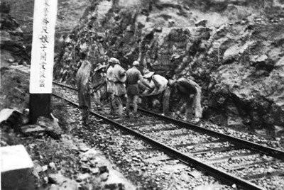 百团大战是背着毛主席擅自发起的吗，为何有不同的声音和评价？百团大战可以说是在我国