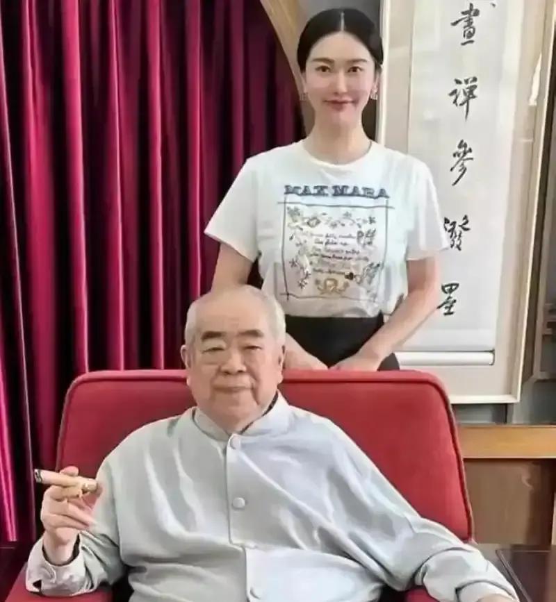 87岁范曾突然拍桌：跟亲生女儿、继子断绝关系——不是薄情，是为了怀里刚满月的儿子