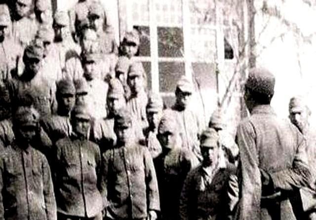 日本投降后，我军给一队日本战俘送去5头牛和50只羊，换来了46架好飞机，还成功培
