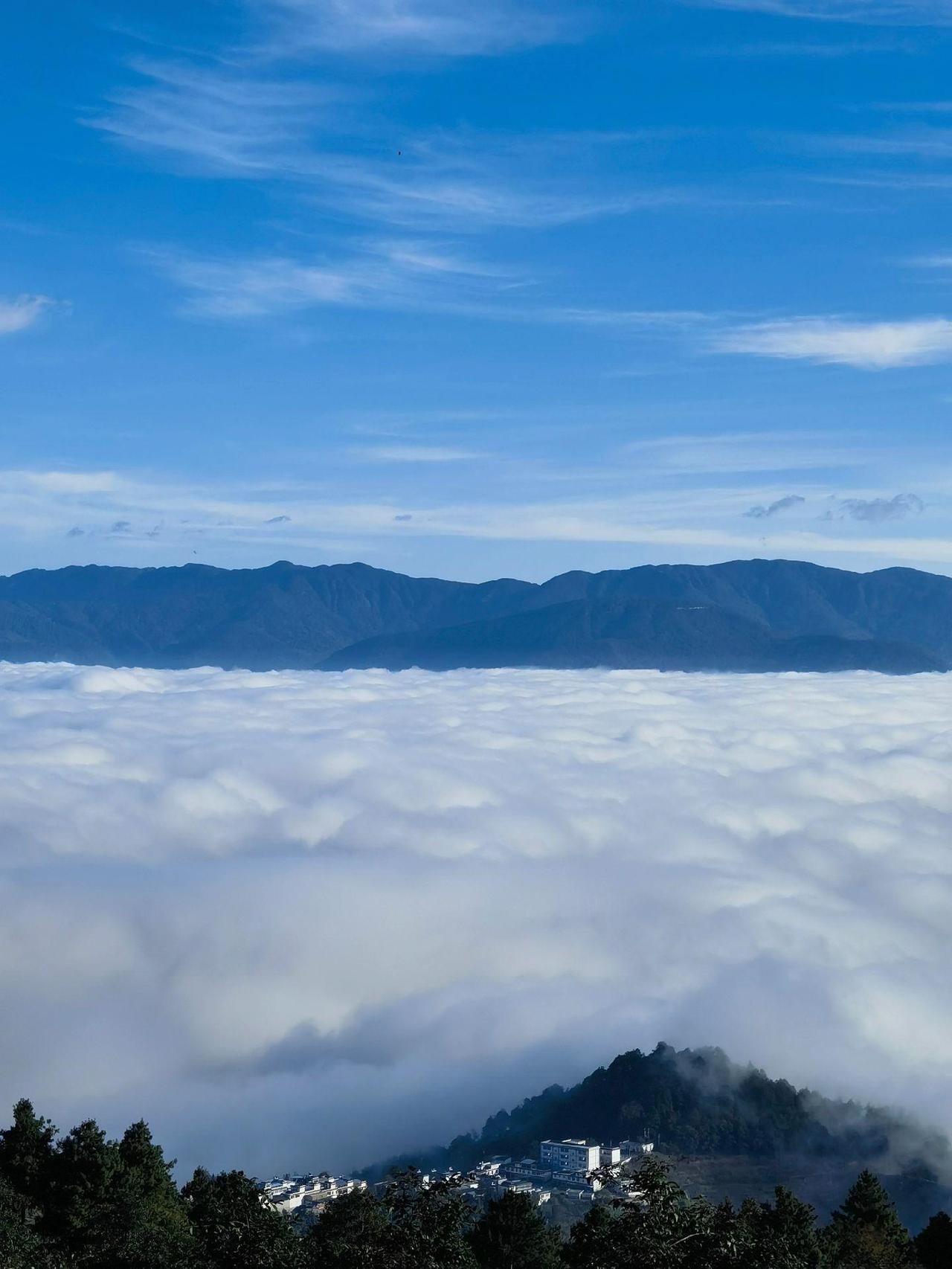 前几天和一位高三学生的家长交流，他们家孩子成绩不太理想，想在最后这段时间冲刺一把