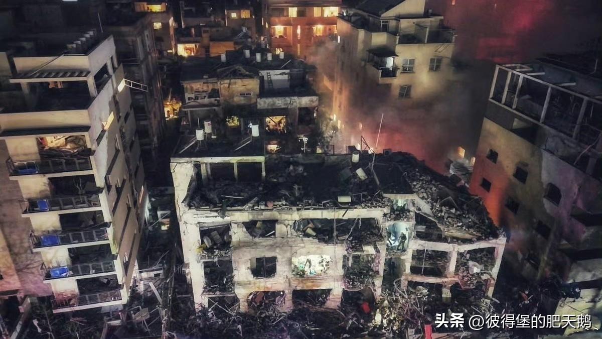 炸了、炸了、真的又炸了！这是以色列总参谋部大楼昨夜挨炸后一片狼藉的样子。大殖