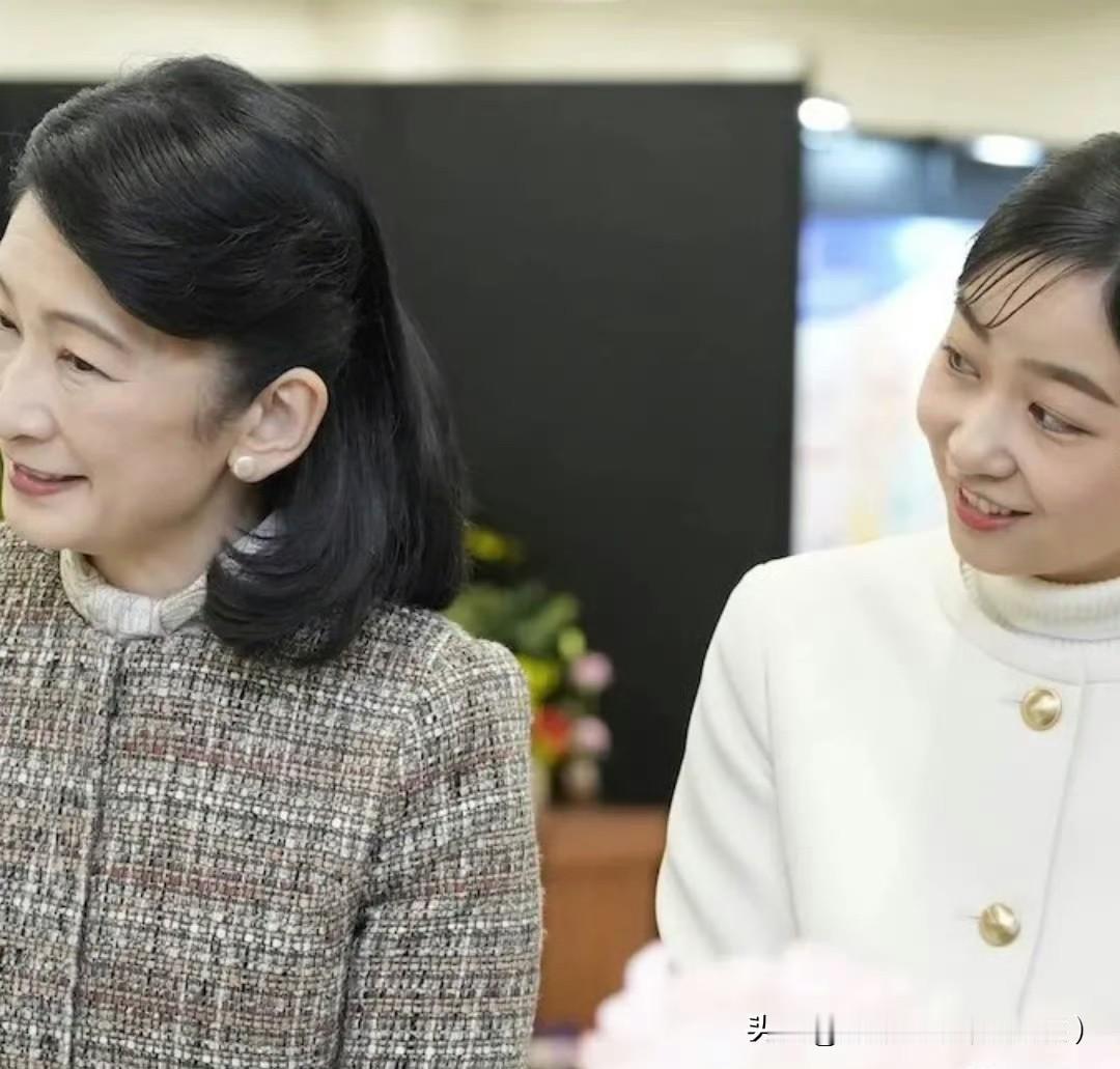 文仁黄嗣和夫人纪子妃、女儿佳子内亲王，一家三口出席第74届关东东海花卉展！佳子公