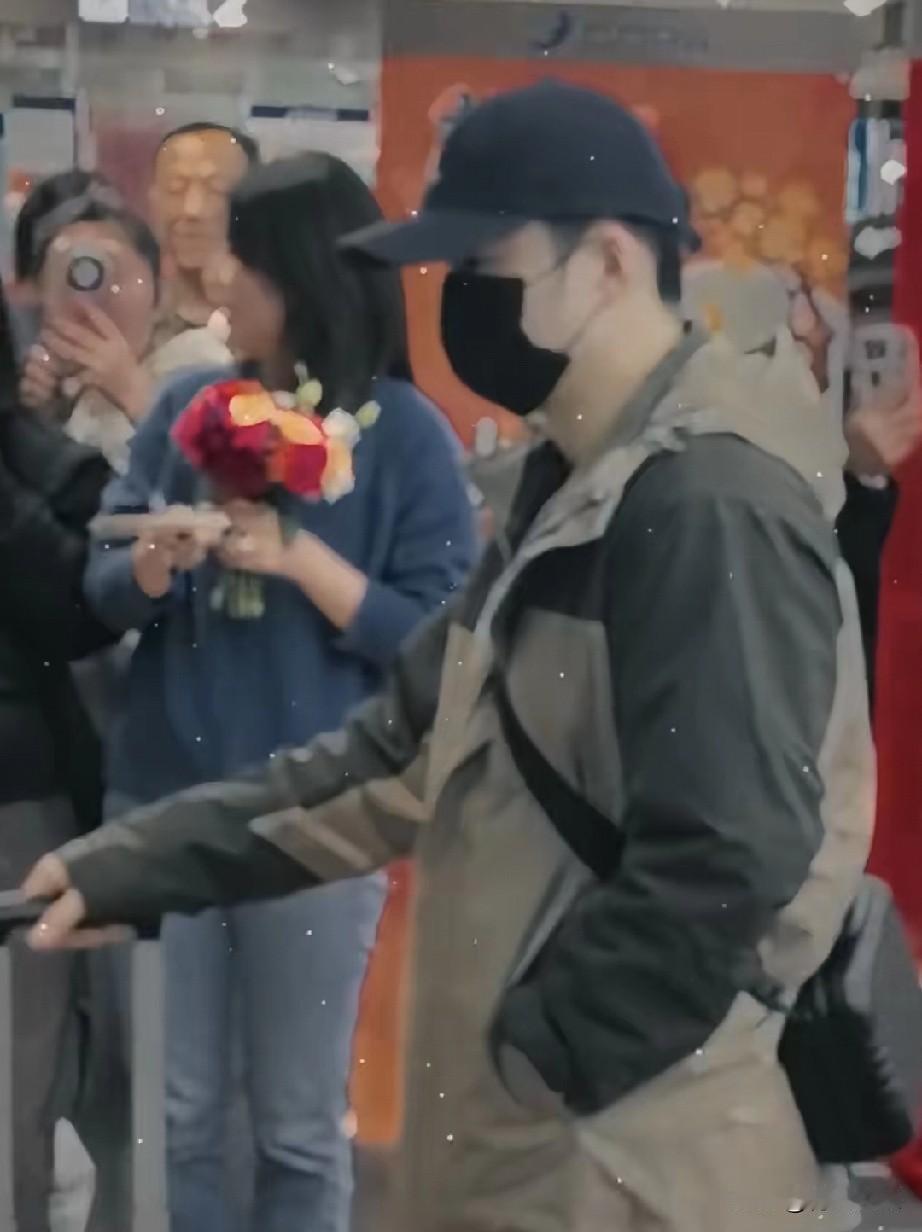 20日樊振东回国了！东哥这次回来过年，估计也是做出决定的时候了！前两天