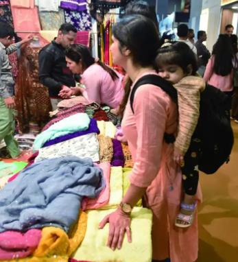 不少人纳闷，为什么印度年年贸易逆差，却还有钱能买外国货？  其实真相是，印