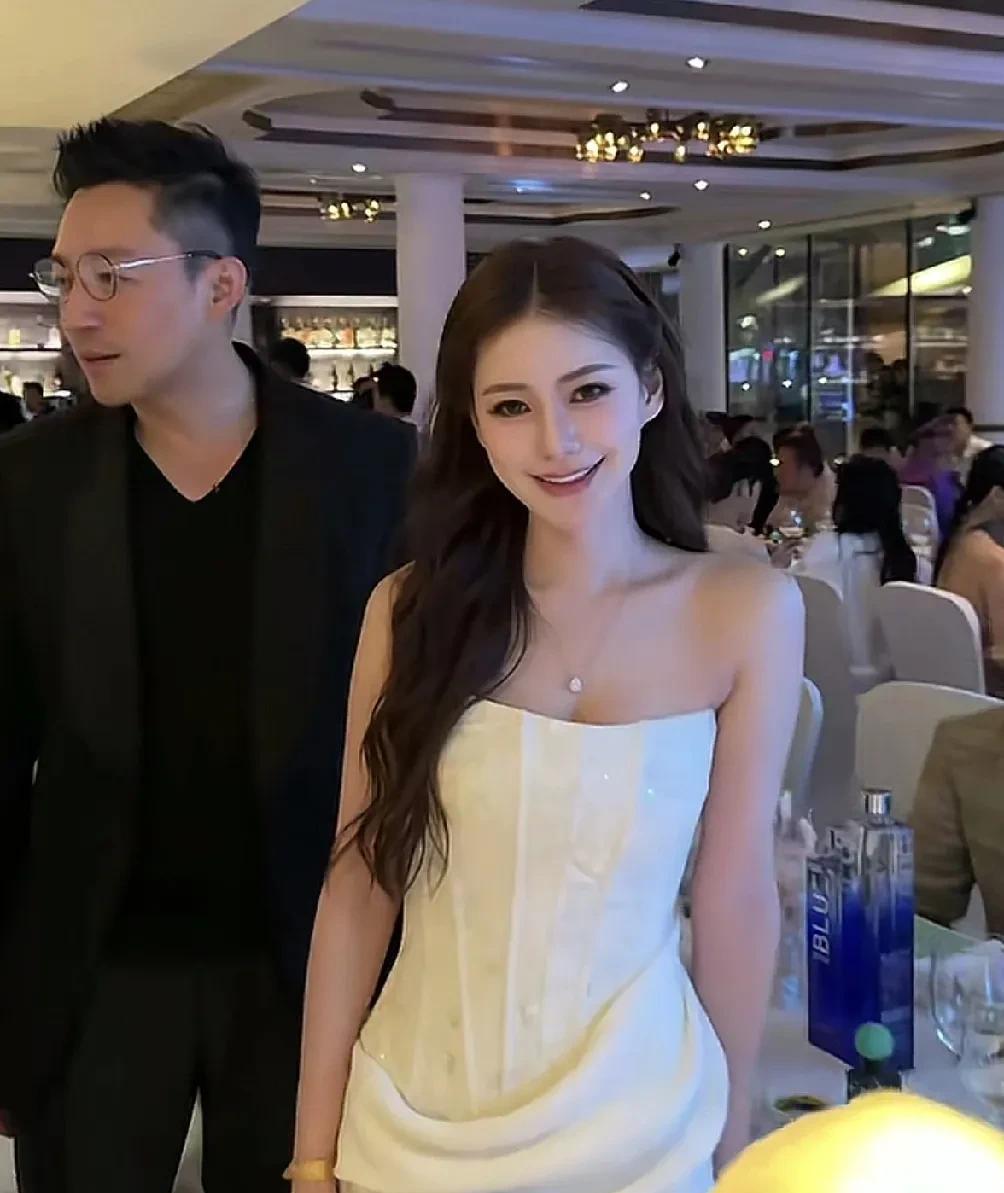 你们发现了吗？汪小菲在这段婚姻里，不卑微了，不用小心翼翼，这才是正常夫妻该有的样