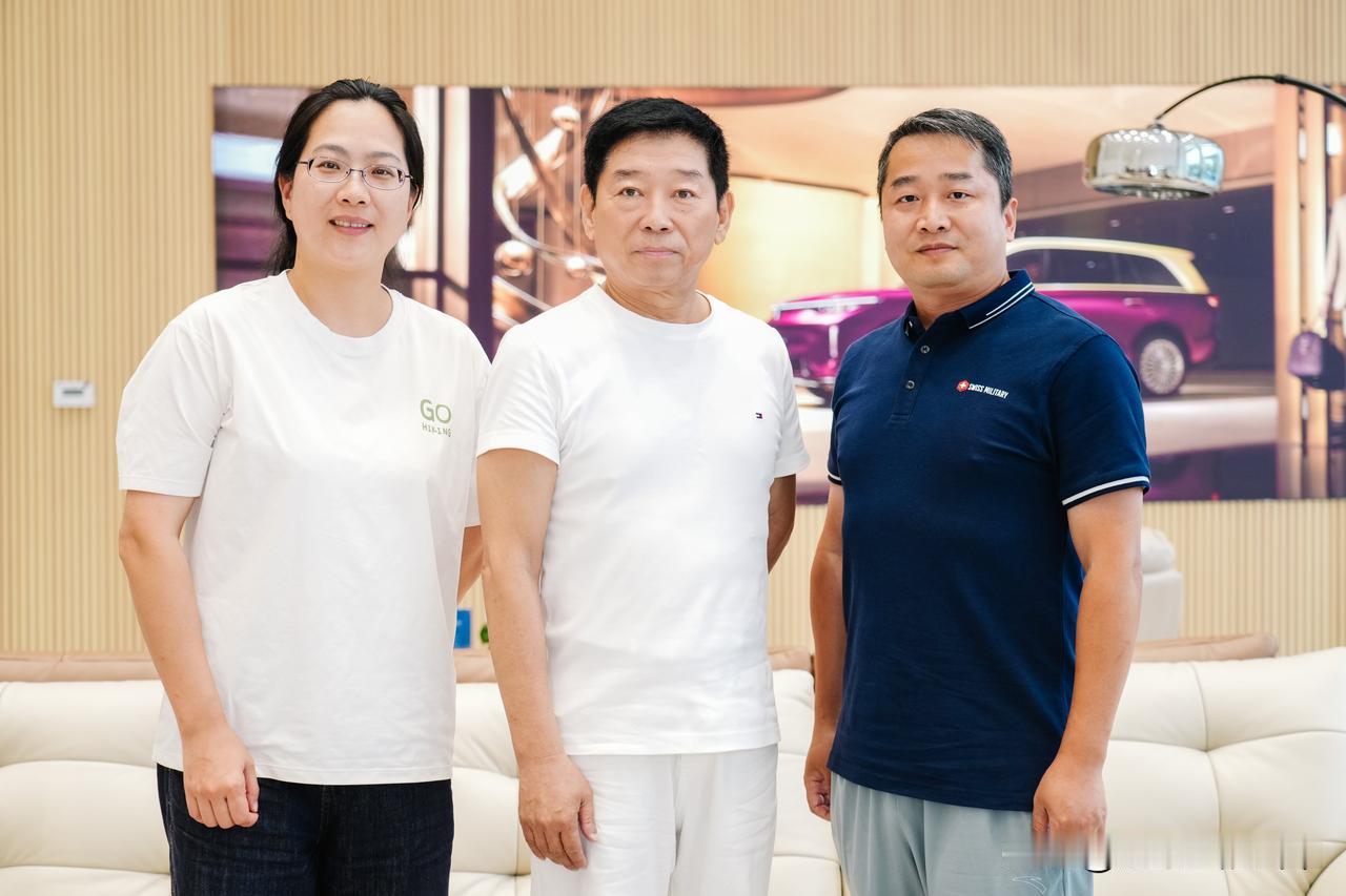 国庆假期刷到长城这波操作真的服了！魏建军专程跑到宁波，当起了普通用户的“交车员”