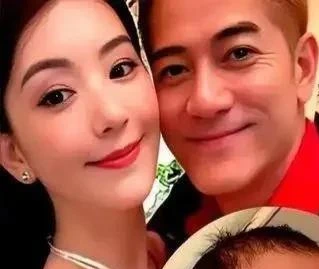 三个女儿，名字里都带“咏”。有人还在问：还要不要继续生？郭富城这边，已经没这个打算了。郭富城和方媛，