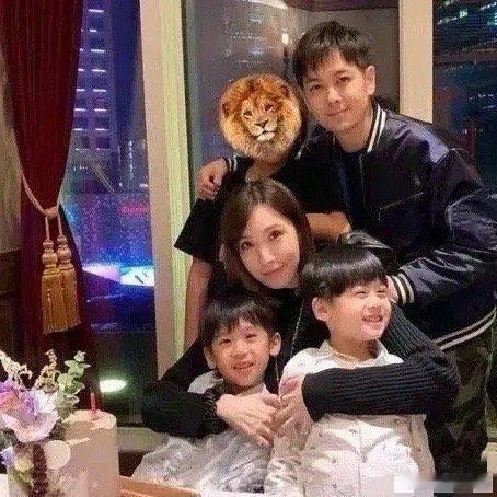 为什么林志颖家庭合照总是把大儿子的脸挡住，双胞胎儿子的脸却不遮挡？​​​