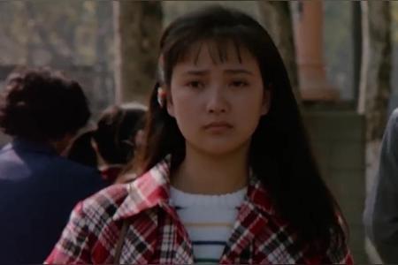 美人何晴何晴的神态和韵味好像几十年都没变过一样，有时候日常生活里即便她穿着极其