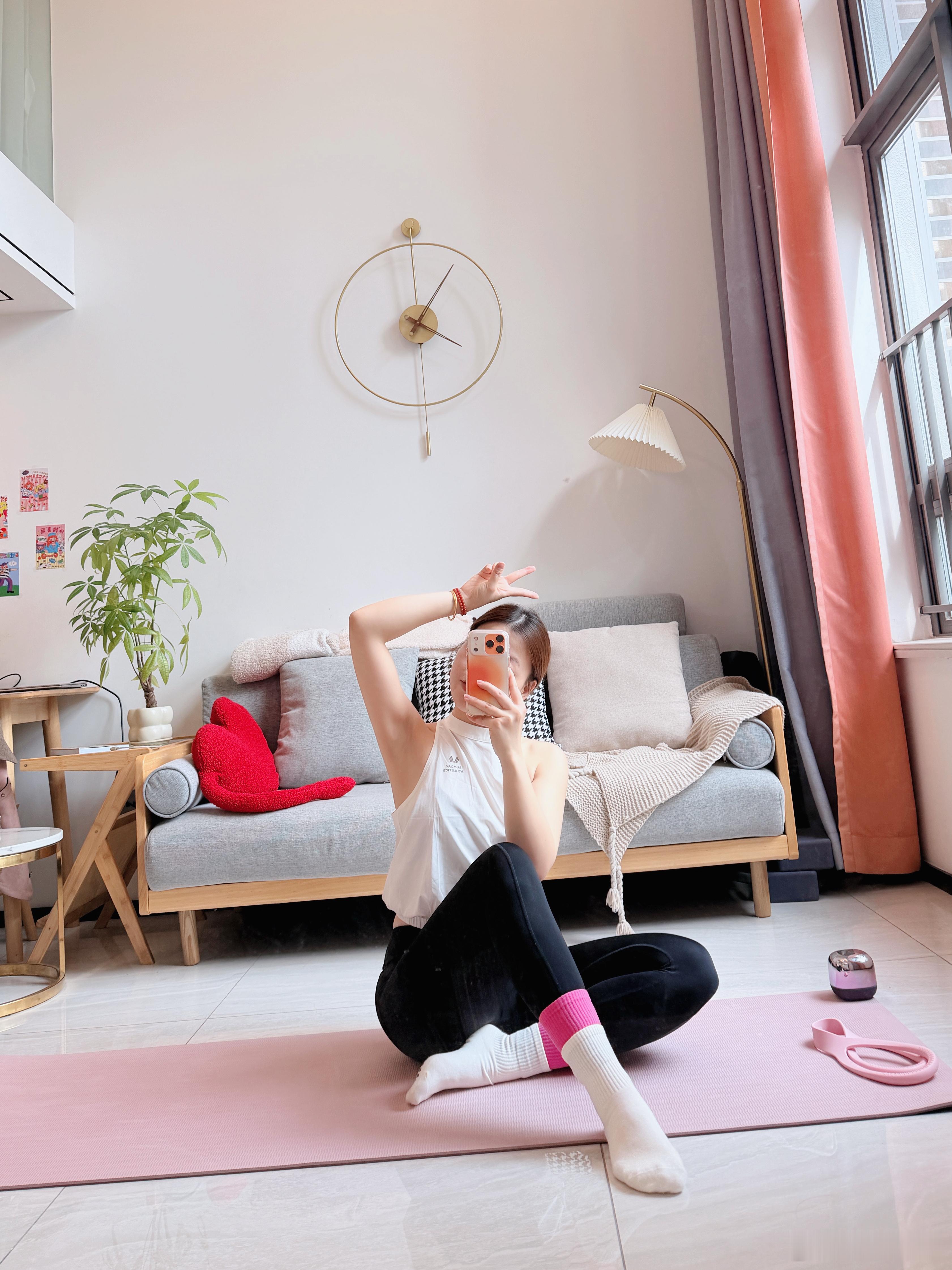 坚持运动的第二个月✌🏻依旧是室内无氧不节食，没花钱去健身房已经初见成效~年前应