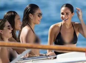 梅根多次参加游艇派对，和安德鲁王子关系不清，在朋友的介绍下认识了哈里王子。游艇