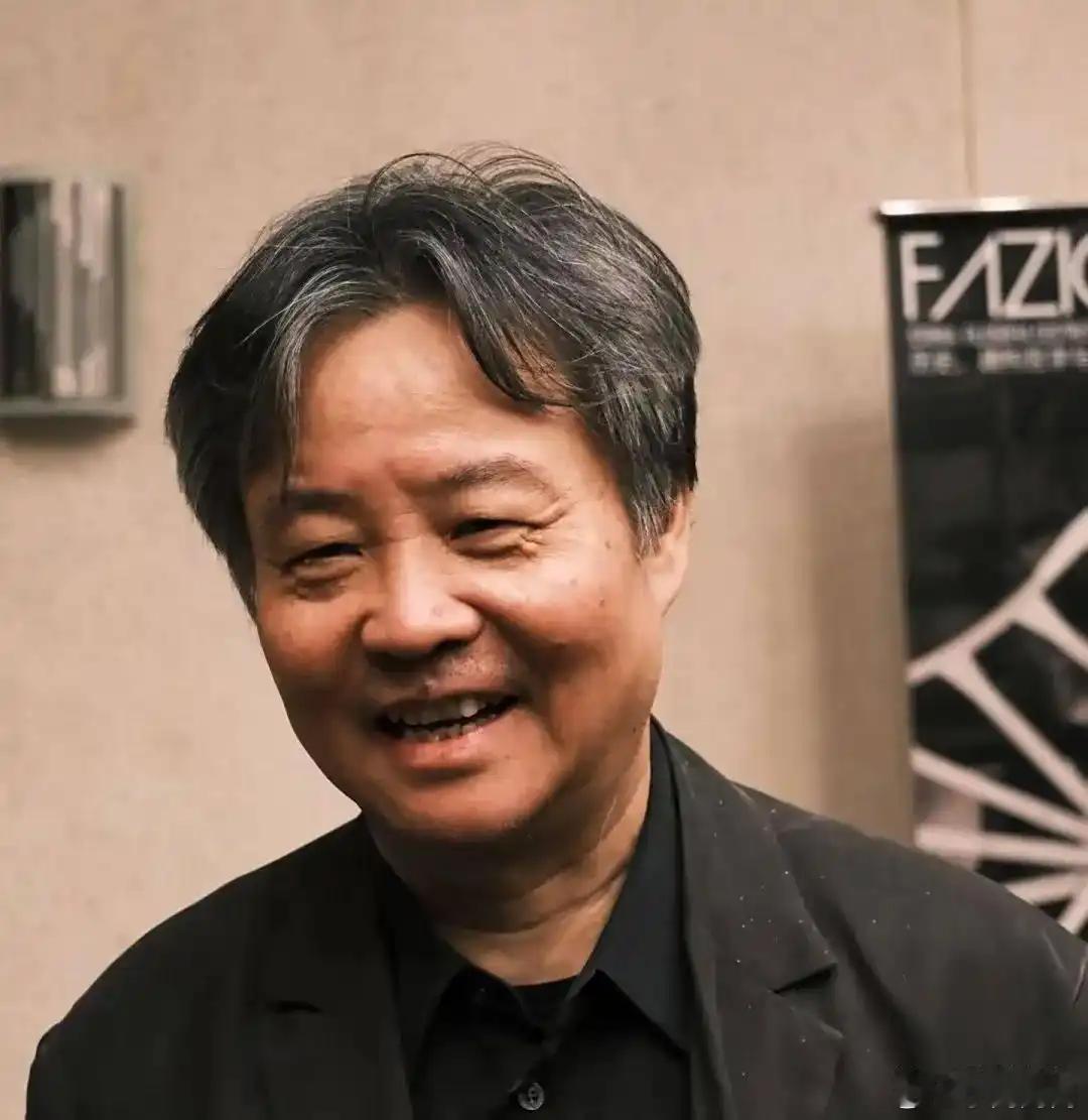 余华向网友推荐讷河往事讷河往事因余华推荐备受关注，真实笔触描绘世间百态，圈内圈