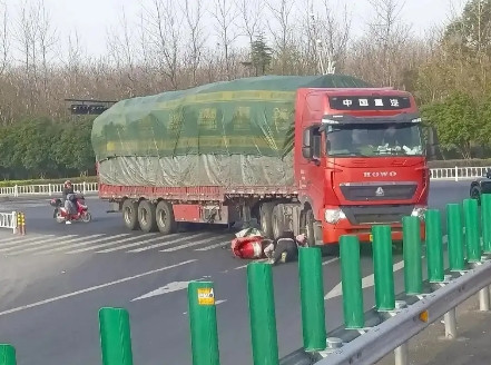现在的社会，大家出门还是要小心谨慎一些。我周五亲身经历的一个事儿，现在想起来还有