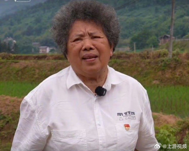 #80岁奶奶每月拿出部分养老金助学#【百姓记录｜吃“百家饭”长大，她用一生公益还