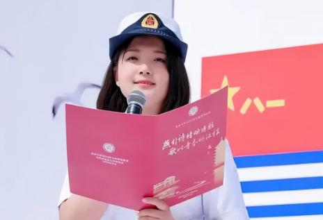 707分考上北大的女学霸，死活要上辽宁舰，结果刚领完任务当场傻眼！本以为上了航母