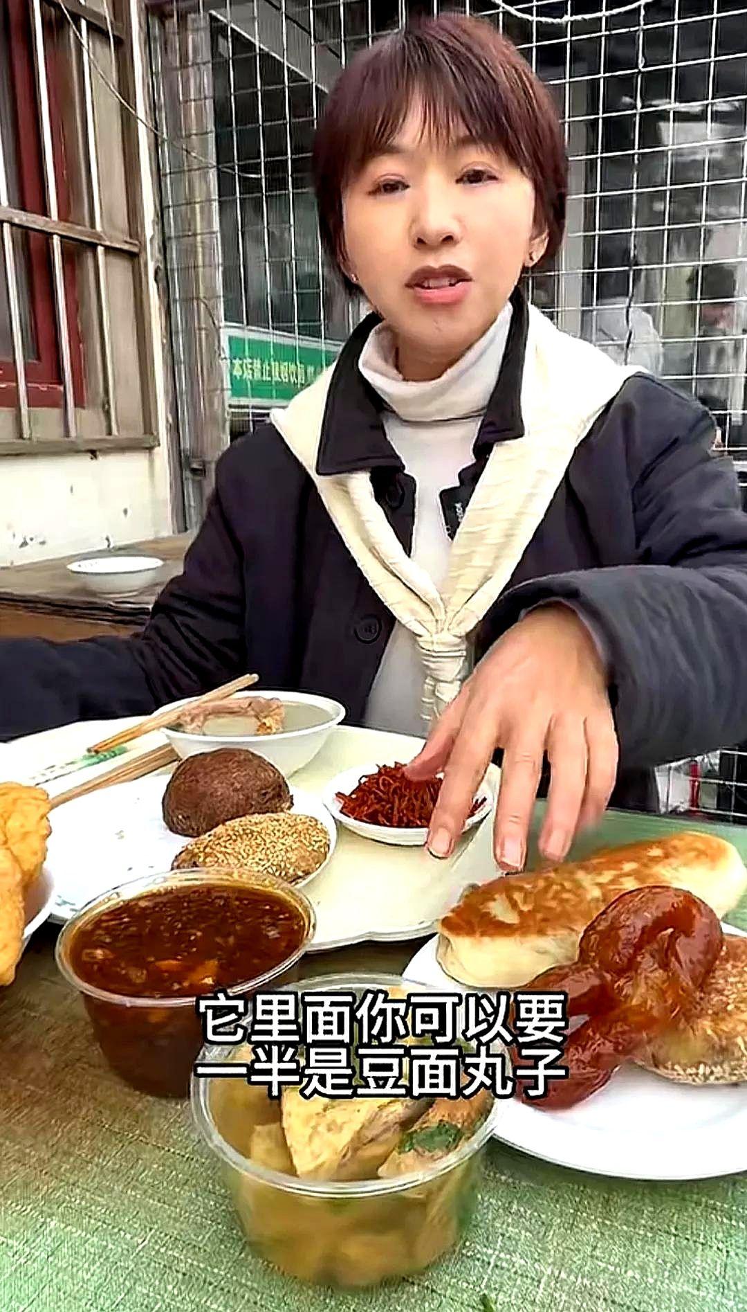 在所有央视离职的主持人中，欧阳夏丹很特别。她选择了到处游玩，以发表游玩视频为主