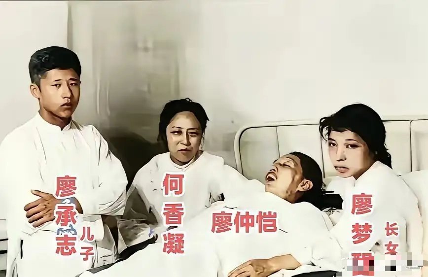 1925年，廖仲恺遇刺后，家人们一起留下的珍贵留影。