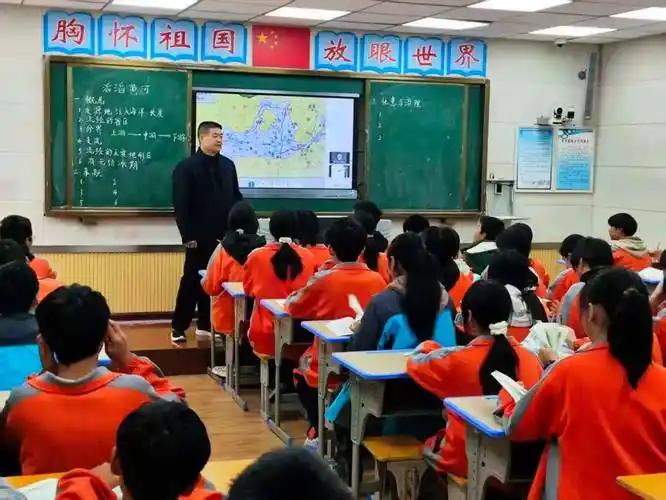 观点：我为什么反对校长代课？最近，“校长该不该代课”成了网上热议的话题。不