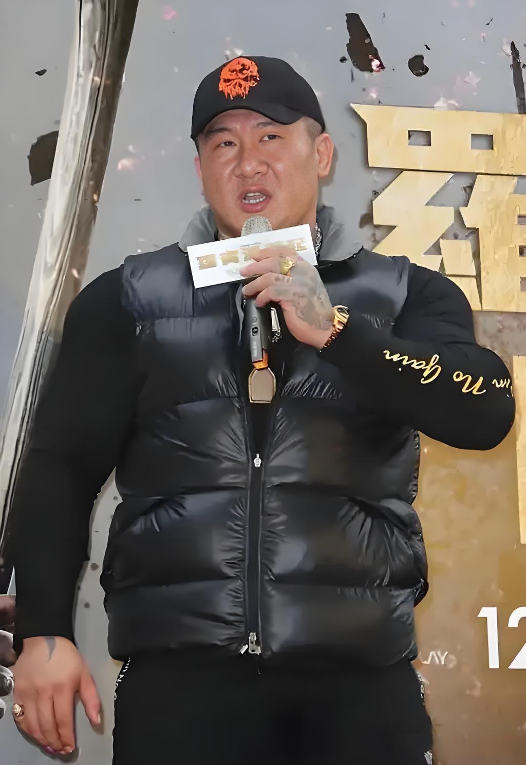 馆长陈之汉今天发文哀悼香港大火遇难的同胞，并表示“本人表示哀悼之意，以个人名义捐