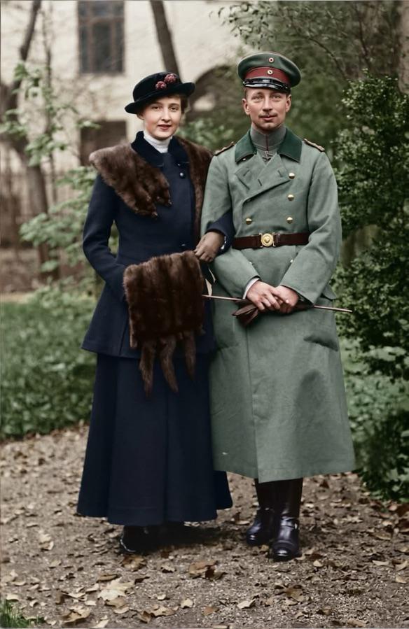 这张照片拍摄于第一次世界大战期间，展现了普鲁士约阿希姆王子（德皇威廉二世的幼子）