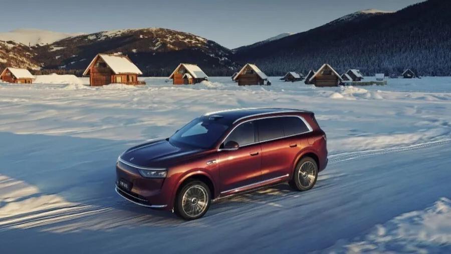 蔚来ES8对比问界M8: 40万级家庭豪华SUV谁更懂你?