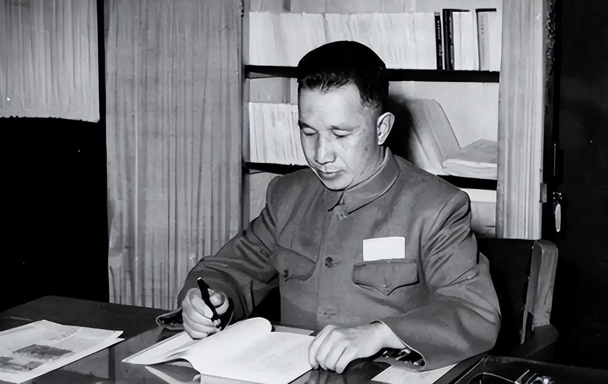 1981年粟裕身患重病，临终前向党中央提出一项艰难请求，张震受命为他完成使命，背