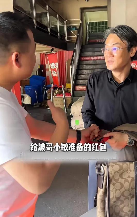 “这小孩哥火了”！湖北武汉，10岁男孩小哲，本来在饭店里开开心心地过五一，谁料，