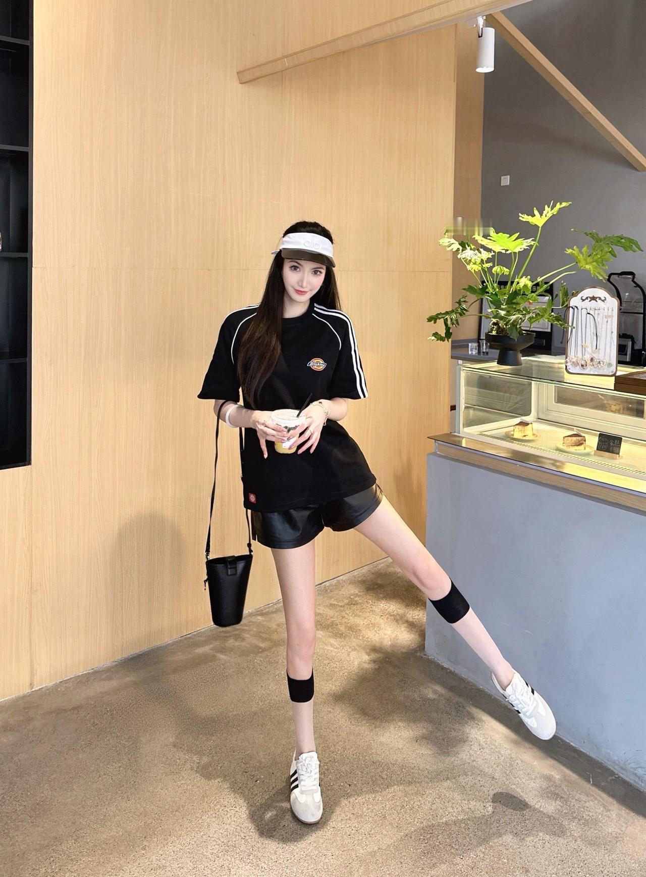 分享美女穿搭服饰
