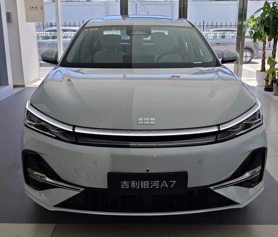 吉利银河A7自亮相就备受瞩目