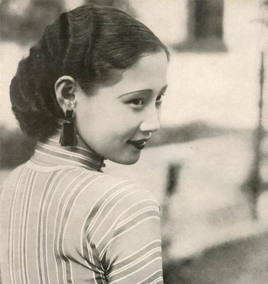 1974年唐生明获释，惊闻明星爱妻徐来惨死铁窗，卧底中将当场发飙怒砸桌子！1