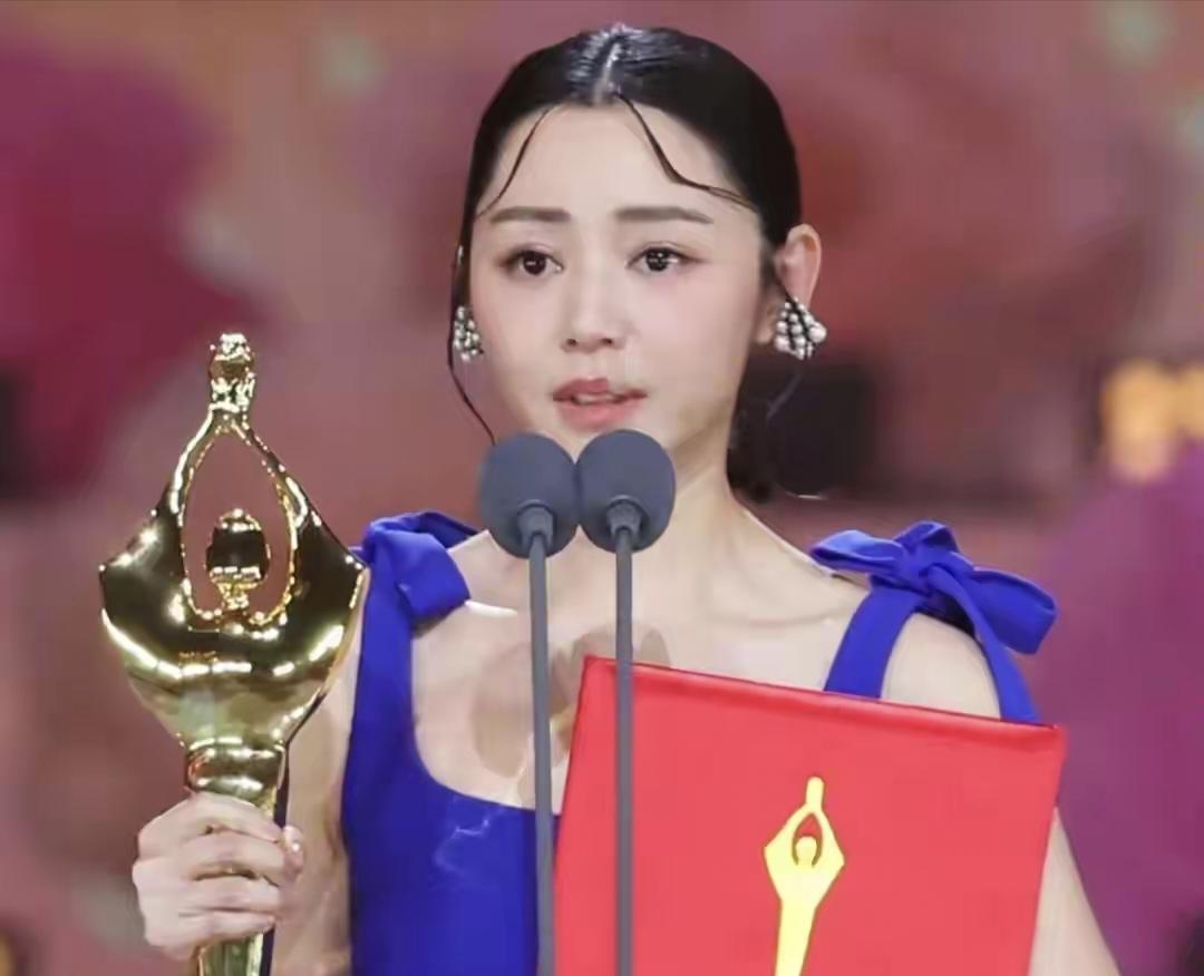 高叶没想到，卫诗雅也没想到，她居然在内地百花奖拿到最佳女主角第38届百花奖影后