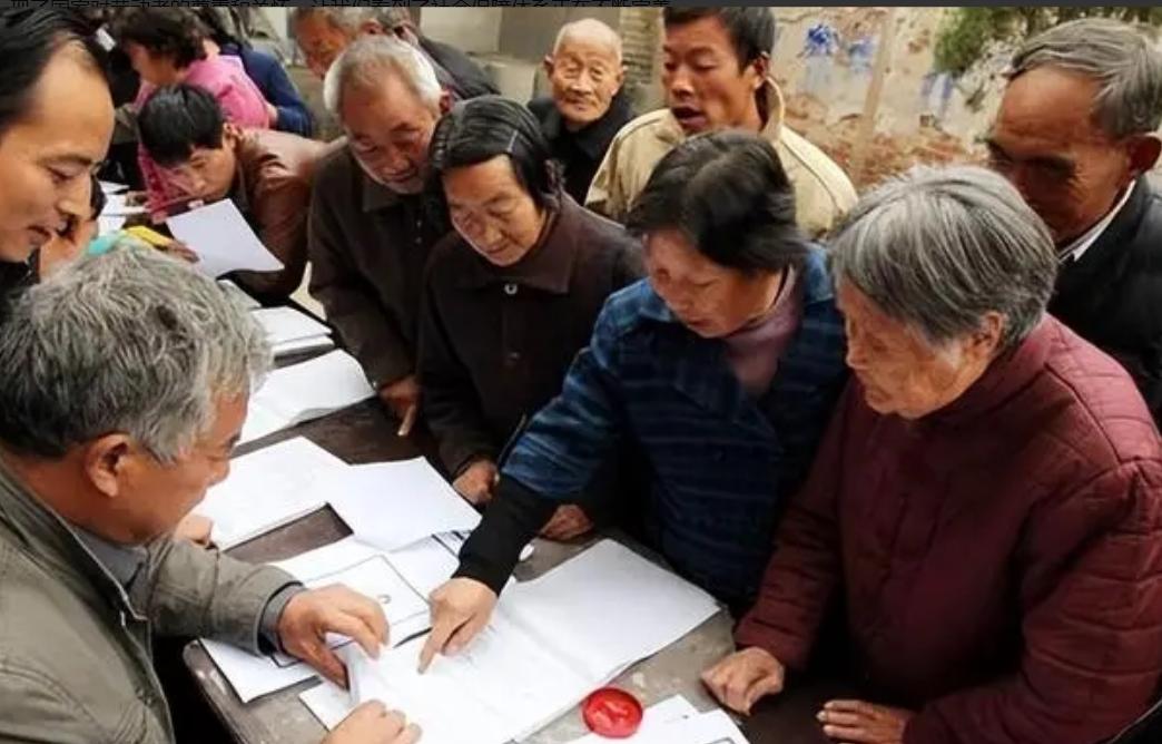 五部门联合发文，全国统一落地，在职、退休人员全员受益！5月25日，人社部牵头，重