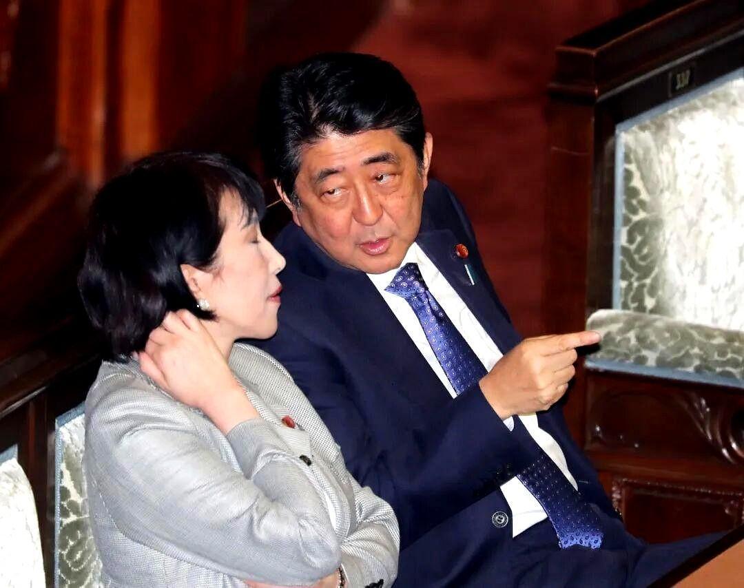 刚看完高市早苗的采访视频，心里就两个字：完了。她在采访中说的那两个观点，简直是