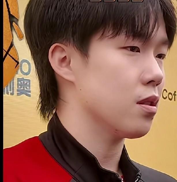 王楚钦确实说的大实话！王楚钦赛后采访说：其实世界第一真的没那么重要，可能拿到世