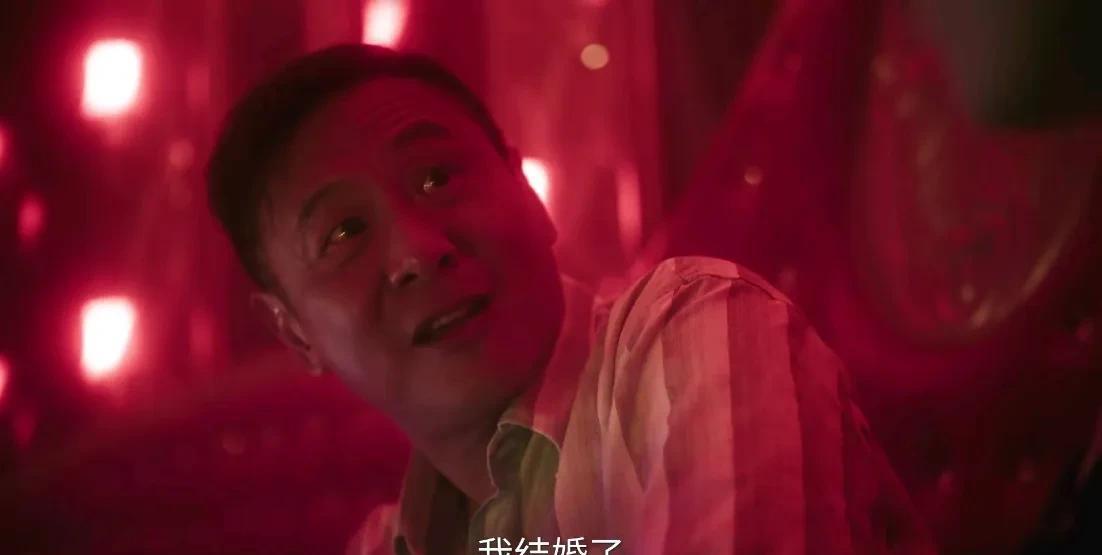 《扫毒风暴》老鬼的下线来的很突然，甚至连个正脸都没露，就被周少雄用真理突突走了！