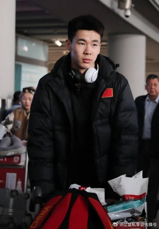 两场国家队比赛虽均取胜，但过程皆显艰难。一号位三人各有表现，赵睿状态虽有波动，关