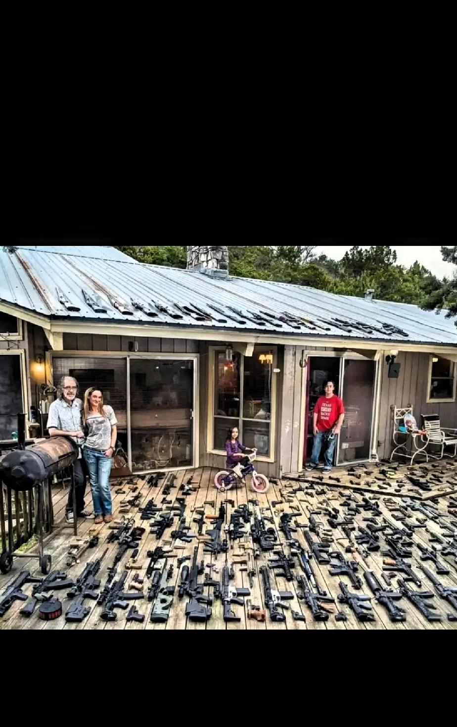 刚刚刷到一外国家庭晒的场景！没事的时候拿出来晒，有事的时候锁在柜子里藏，满满的